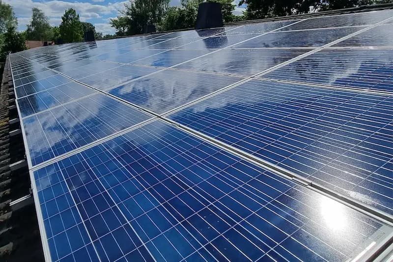 Vervuilde zonnepanelen (Na reinigen)